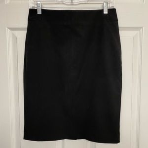 Ann Taylor LOFT Solid Black Pencil Skirt - Size 6